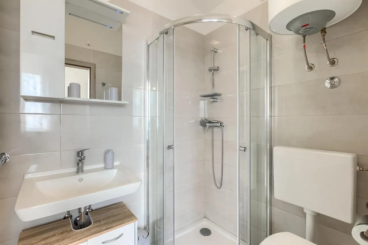 Family Friendly Apartments With A Swimming Pool Medulin - 20909