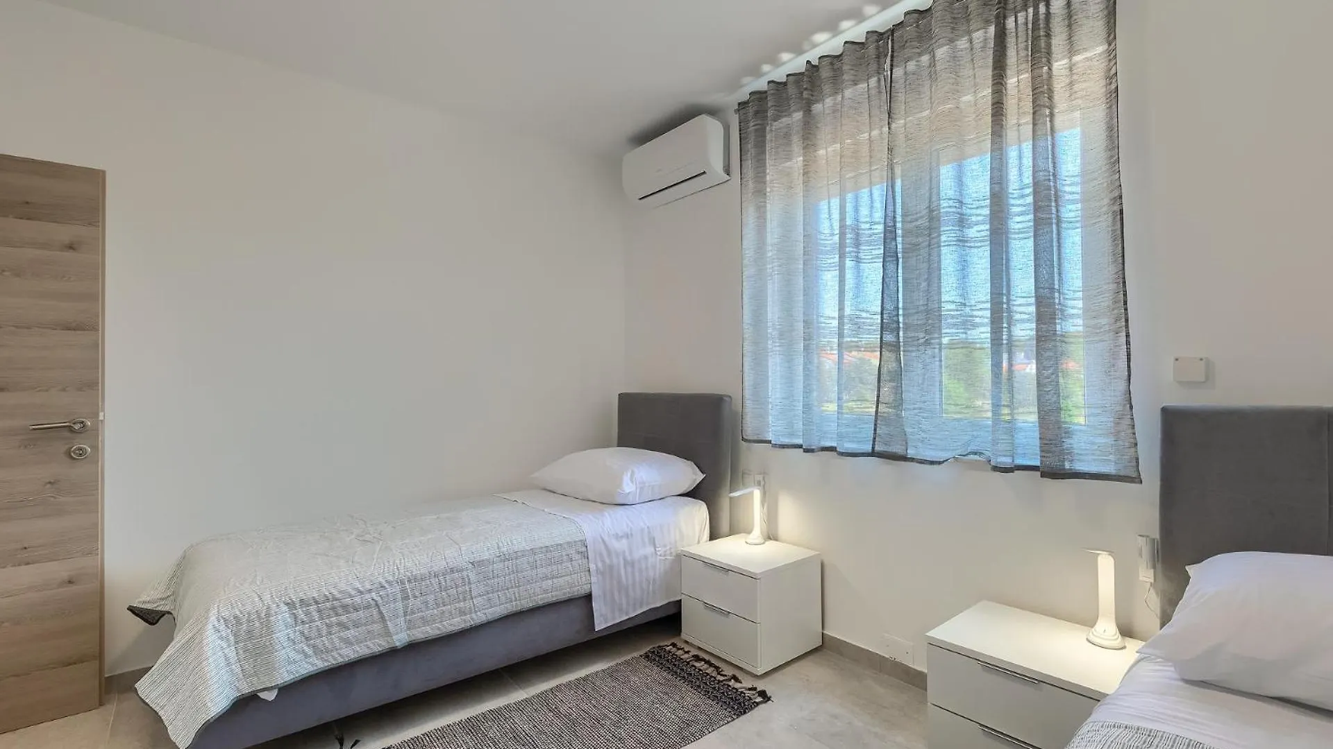 Family Friendly Apartments With A Swimming Pool Medulin - 20909